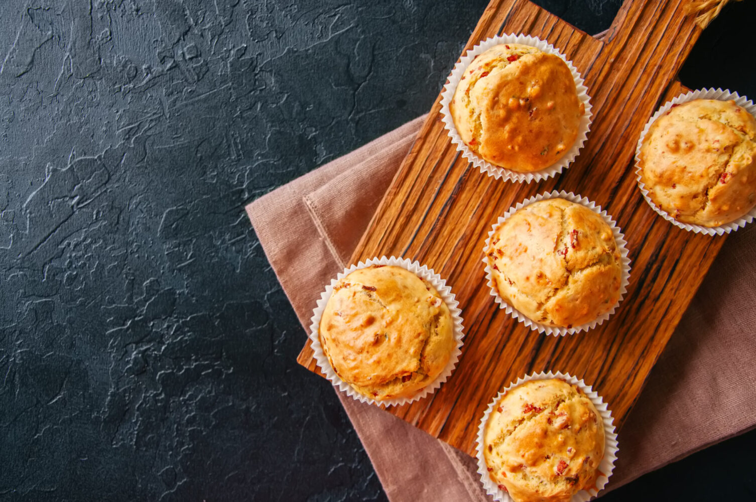 Homemade,Muffins,With,Bacon,And,Cheese,On,A,Black,Slate