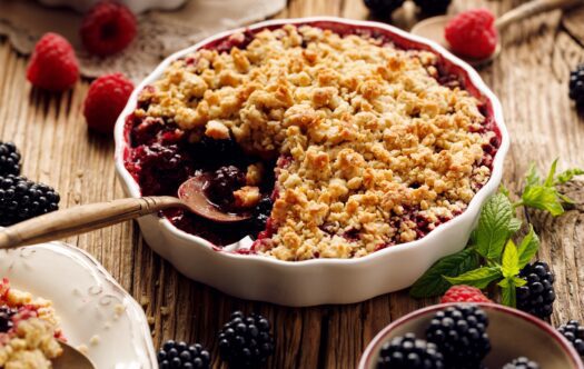 Crumble,,Mixed,Berry,(blackberry,,Raspberry),Crumble,,Stewed,Fruits,Topped,With