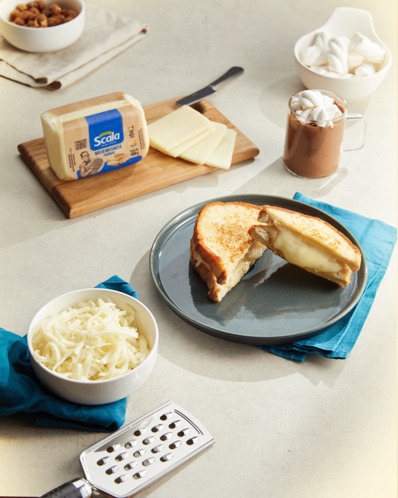Sanduiche com queijo mussarela
