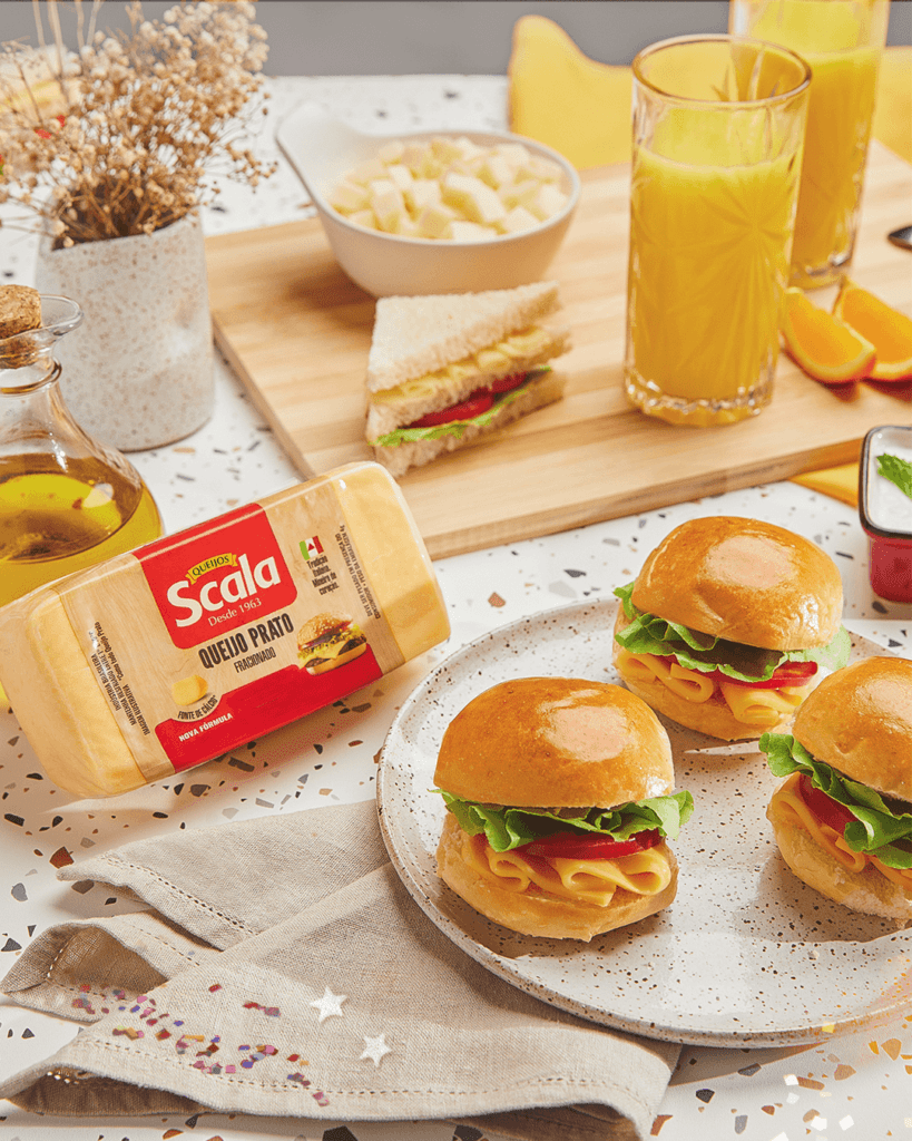 Lanches e Sanduiches com Queijo Prato Scala.